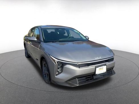 Used 2025 Kia K4 LXS image 3