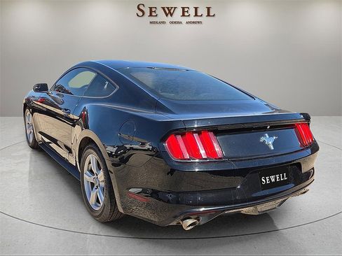 Used 2017 Ford Mustang Coupe image 3