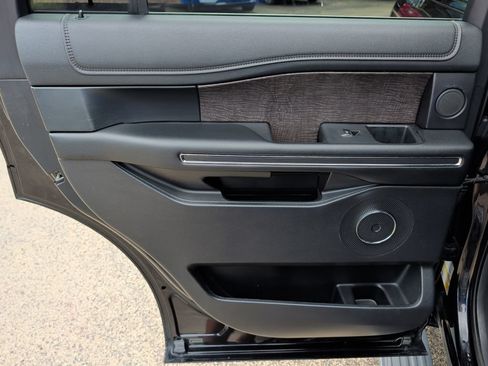 Used 2019 Ford Expedition Limited w/ Equipment Group 301A AWD/4WD image 30