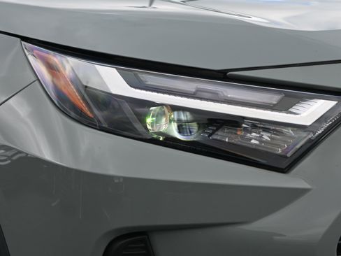 Used 2022 Toyota RAV4 XLE image 12