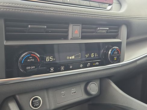 Used 2023 Nissan Rogue SV AWD/4WD image 15