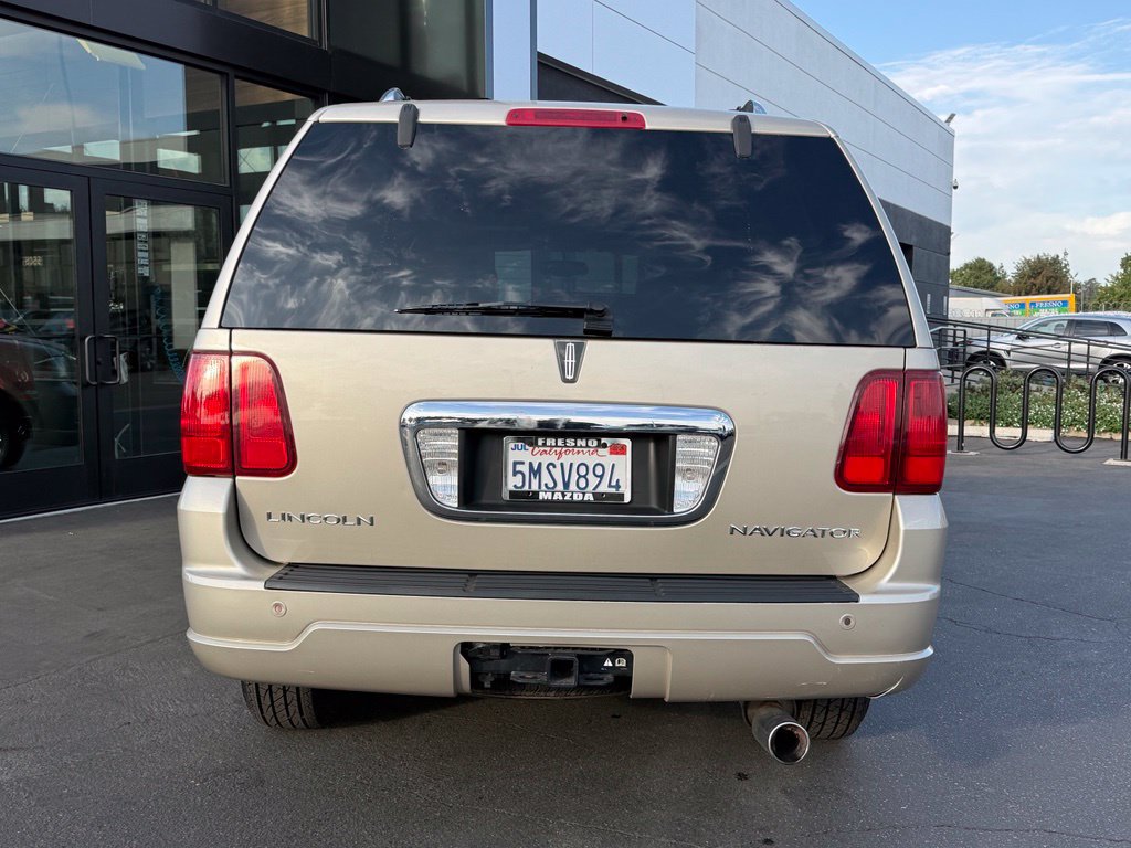 Used 2005 Lincoln Navigator Ultimate AWD/4WD image 9