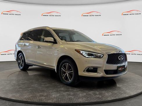 Used 2019 INFINITI QX60 Luxe w/ Essential Package image 3