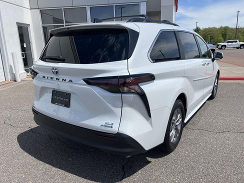 Used 2024 Toyota Sienna XLE w/ XLE Plus Package AWD/4WD image 12