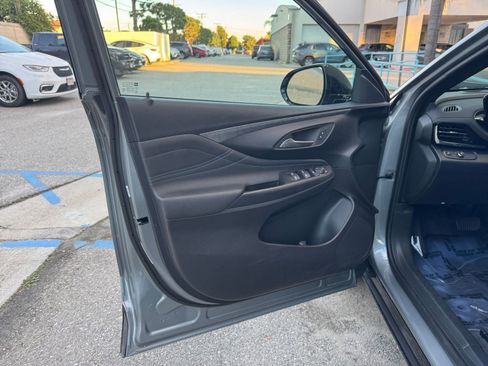 Used 2025 Buick Envista Sport Touring image 20