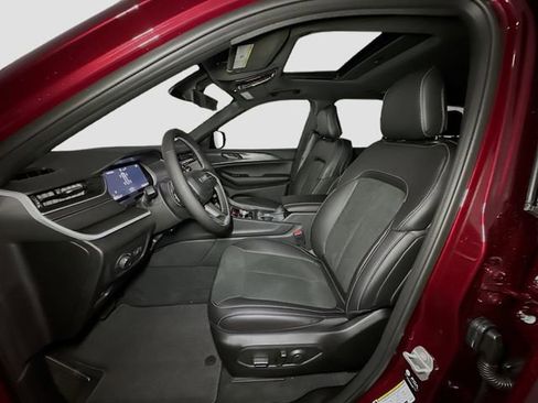 New 2025 Jeep Grand Cherokee Altitude w/ Trailer Tow Package image 14