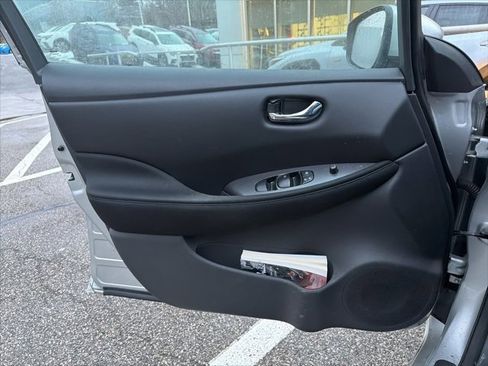 Used 2023 Nissan Leaf S image 7