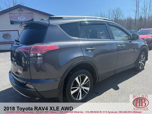 Used 2018 Toyota RAV4 XLE AWD/4WD image 2