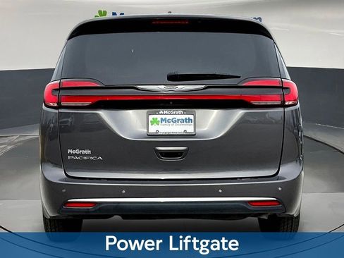 Used 2023 Chrysler Pacifica Touring-L FWD image 6