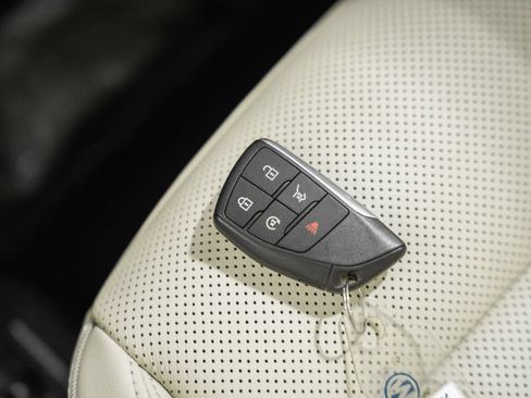 Used 2022 Buick Envision Essence w/ Technology Package I FWD image 45