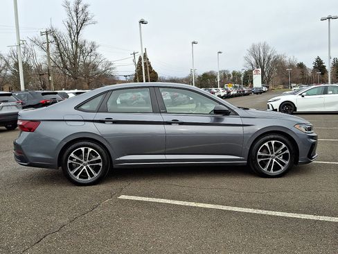 Used 2025 Volkswagen Jetta Sport image 7