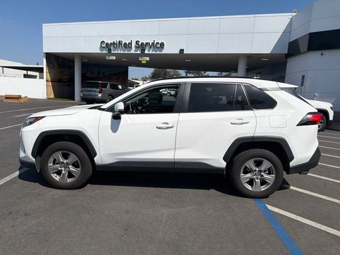 Used 2025 Toyota RAV4 XLE AWD/4WD image 9