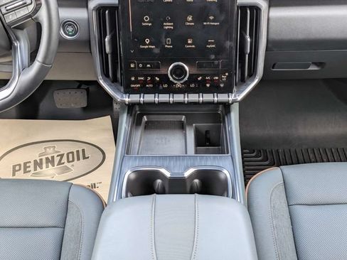 Used 2025 GMC Acadia AT4 AWD/4WD image 18