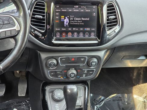 Used 2020 Jeep Compass Limited AWD/4WD image 32