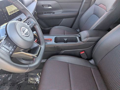 Certified 2025 Nissan Kicks SR image 17