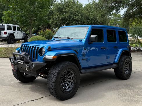 Used 2021 Jeep Wrangler Unlimited Sahara AWD/4WD image 3