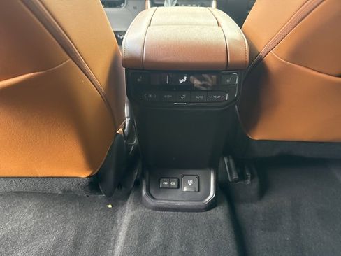 Used 2023 Toyota Highlander Platinum image 17