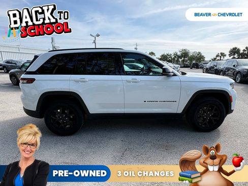 Used 2025 Jeep Grand Cherokee Altitude AWD/4WD image 8