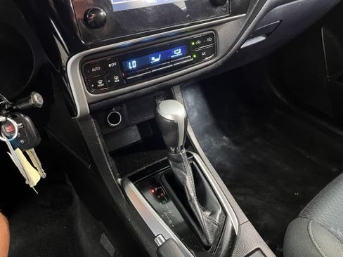 Used 2018 Toyota Corolla LE FWD image 30