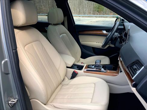 Used 2023 Audi Q5 2.0T Premium w/ Convenience Package image 8