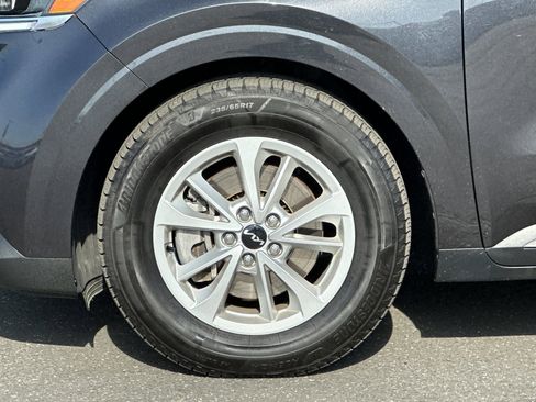 Used 2022 Kia Carnival LX image 27