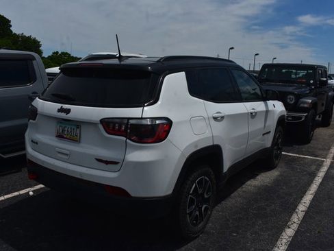 Used 2025 Jeep Compass Trailhawk AWD/4WD image 4