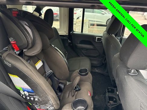 Used 2019 Jeep Wrangler Unlimited Sahara image 14