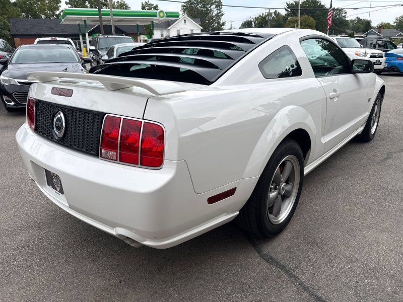 Used 2006 Ford Mustang GT RWD image 5