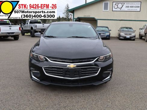 Used 2017 Chevrolet Malibu LT w/ Leather Package FWD image 9