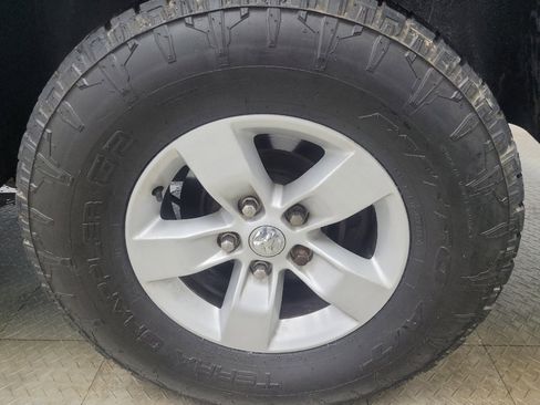 Used 2017 RAM 1500 Express image 31