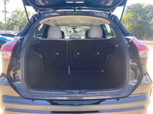 Used 2023 Nissan Kicks SR w/ SR Premium Package FWD image 9