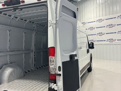 Used 2023 RAM ProMaster 2500 FWD image 31