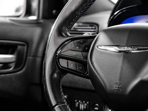 Used 2018 Chrysler 300 S w/ 300S Premium Group RWD image 26