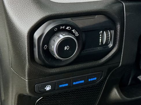 Used 2024 Jeep Wrangler Unlimited w/ Convenience Group AWD/4WD image 12