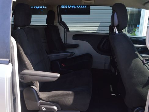 Used 2016 Dodge Grand Caravan SXT w/ Rear Park Assist Package image 21