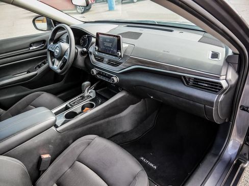 Used 2024 Nissan Altima 2.5 SV FWD image 14