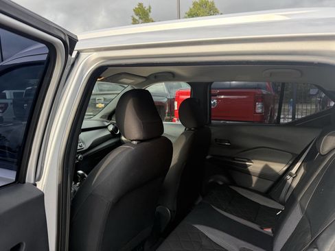 Used 2020 Nissan Kicks SV FWD image 12