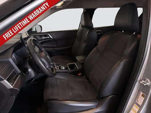 Used 2024 Mitsubishi Outlander FWD image 30