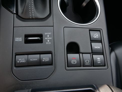 Used 2023 Toyota Highlander XLE AWD/4WD image 31