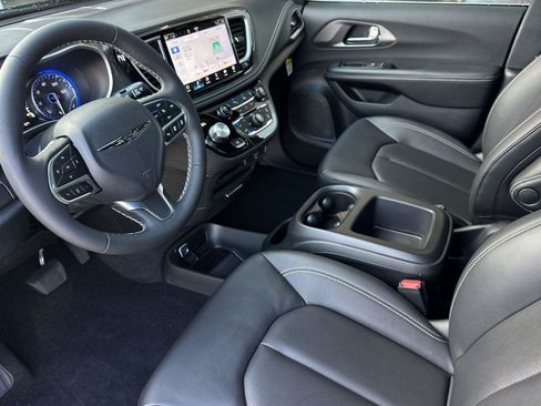 New 2026 Chrysler Pacifica Select image 7