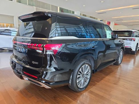New 2026 INFINITI QX80 Luxe RWD image 3