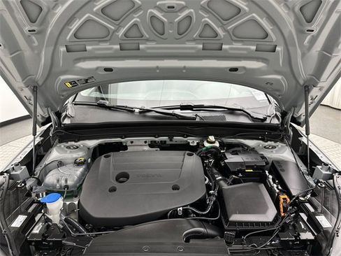 Certified 2025 Volvo XC40 B5 Plus image 26