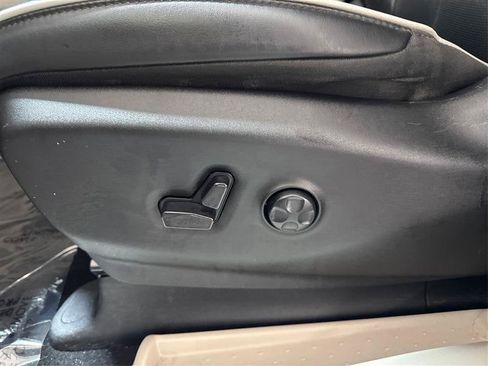 Used 2023 Chrysler Pacifica Limited FWD image 19
