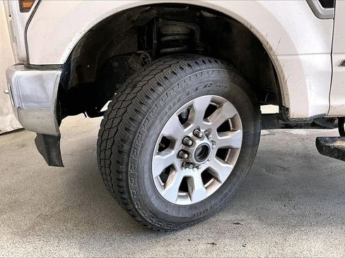 Used 2019 Ford F250 Lariat w/ Chrome Package image 20