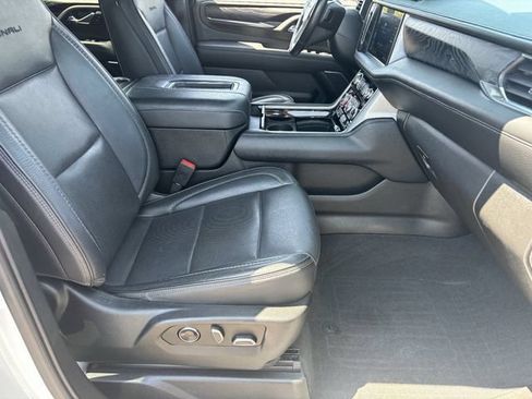 Used 2021 GMC Yukon XL Denali AWD/4WD image 11