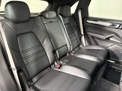 Certified 2023 Porsche Cayenne Platinum Edition AWD/4WD image 22