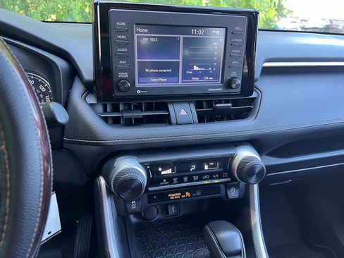 Used 2022 Toyota RAV4 LE AWD/4WD image 18