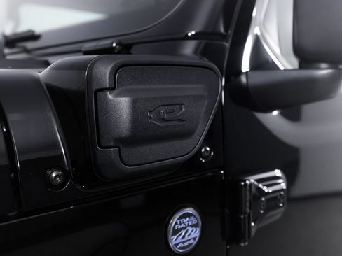 Used 2024 Jeep Wrangler Unlimited AWD/4WD image 7