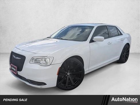 Used 2018 Chrysler 300 Touring L RWD image 1