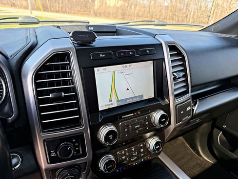 Used 2019 Ford F150 Platinum w/ Equipment Group 701A Luxury image 16